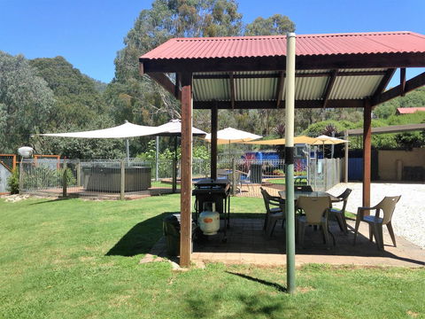 Snow View Holiday Units - Southport Accommodation 7