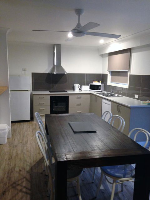 Snow View Holiday Units - Southport Accommodation 15