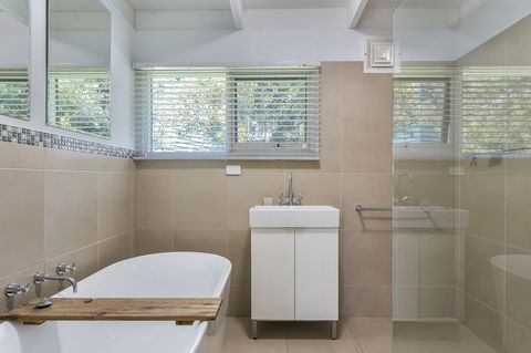 Blairgowrie Bella - Light Filled Home With Great Deck - Southport Accommodation 9