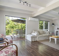 Blairgowrie Bella - light filled home with great deck - Southport Accommodation