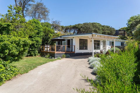 Blairgowrie Bella - Light Filled Home With Great Deck - Southport Accommodation 11