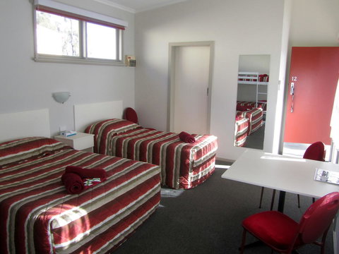 The Highlander Motel - 24HR Check In - Accommodation Southport 25
