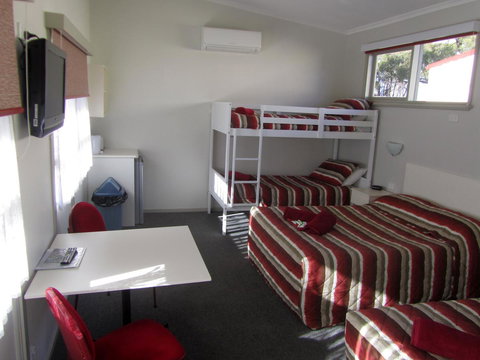The Highlander Motel - 24HR Check In - Accommodation Southport 22