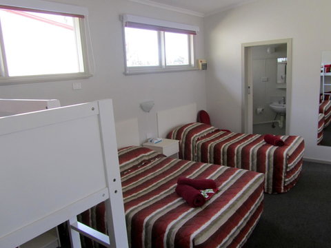 The Highlander Motel - 24HR Check In - Accommodation Southport 23