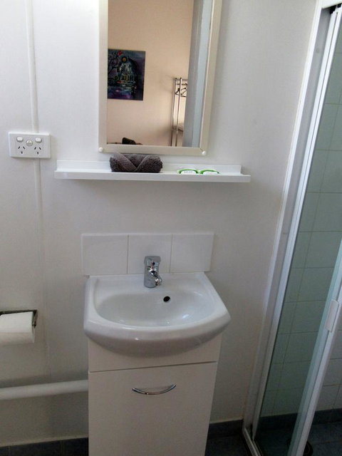 The Highlander Motel - 24HR Check In - Accommodation Southport 20