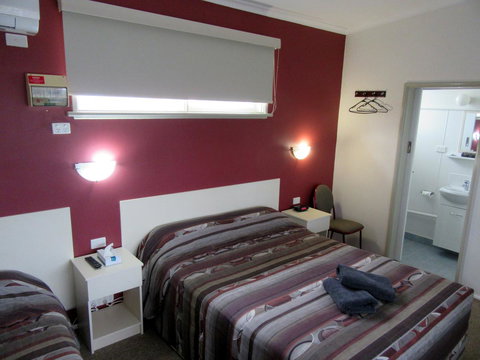 The Highlander Motel - 24HR Check In - Accommodation Southport 2