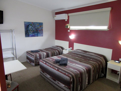 The Highlander Motel - 24HR Check In - Accommodation Southport 3