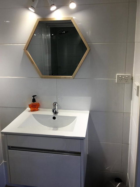 The Cosy Bungalow - Accommodation Southport 9