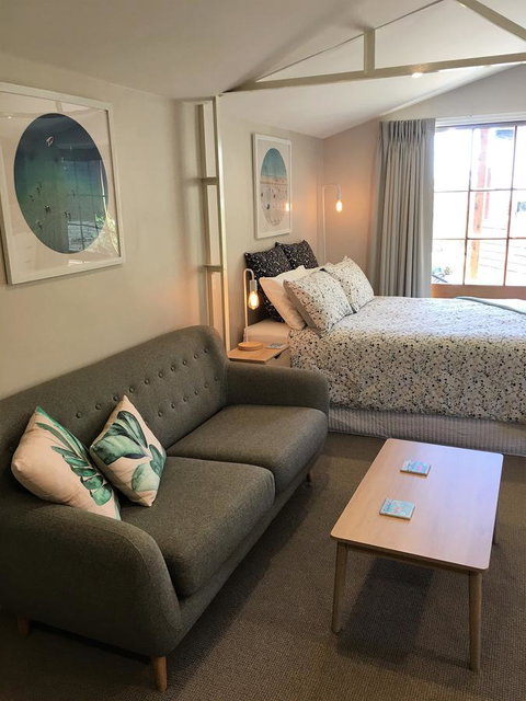 The Cosy Bungalow - Accommodation Southport 0