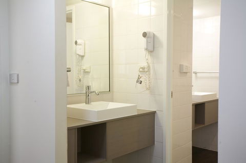 Ibis Melbourne Hotel And Apartments - Southport Accommodation 19