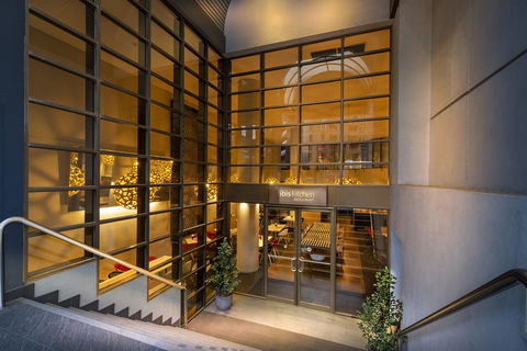 Ibis Melbourne Hotel And Apartments - Southport Accommodation 24