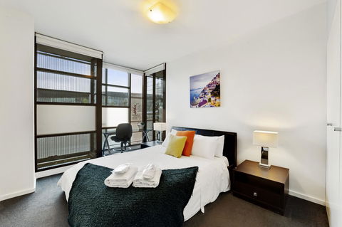 Signature Waterfront Apartments - Southport Accommodation 3