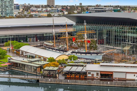 Signature Waterfront Apartments - Southport Accommodation 23