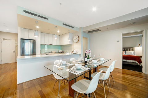 Signature Waterfront Apartments - Southport Accommodation 13