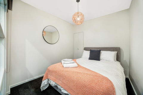 Signature Waterfront Apartments - Southport Accommodation 19