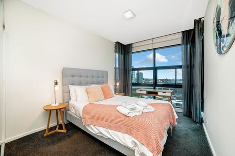 Signature Waterfront Apartments - Southport Accommodation 17