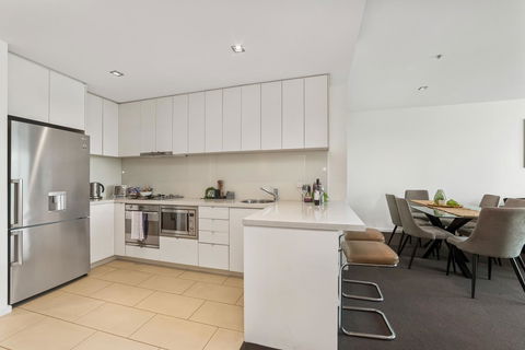 Signature Waterfront Apartments - Southport Accommodation 24