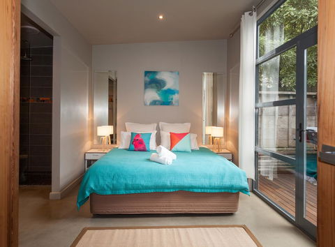 The Love Shack - Romantic Bungalow - Southport Accommodation 9