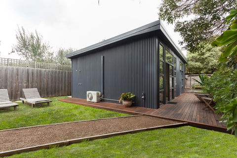 The Love Shack - Romantic Bungalow - Southport Accommodation 12
