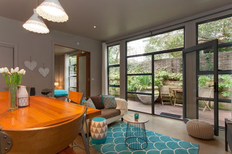 The Love Shack - Romantic Bungalow - Southport Accommodation 0
