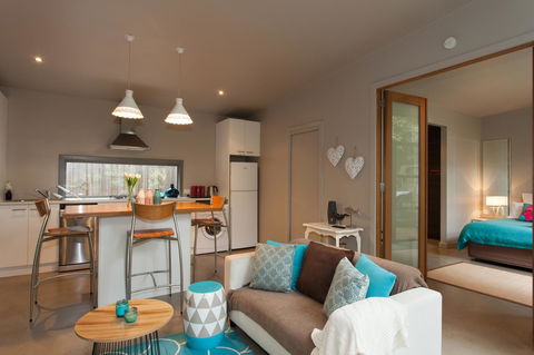 The Love Shack - Romantic Bungalow - Southport Accommodation 3