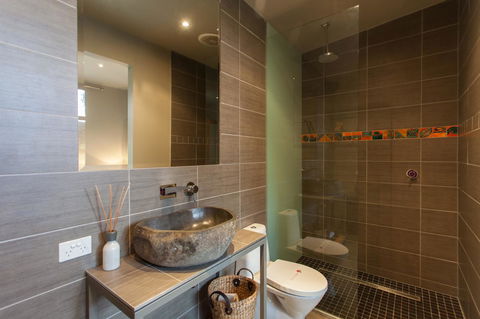 The Love Shack - Romantic Bungalow - Southport Accommodation 6