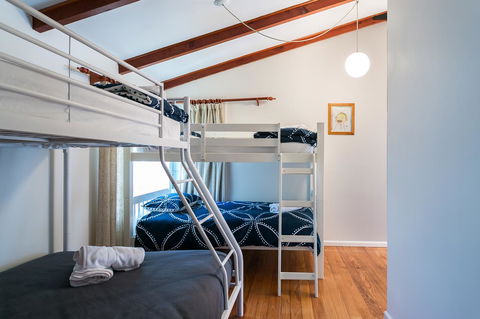 Beach Front Beauty - Ocean Front Views - Southport Accommodation 12