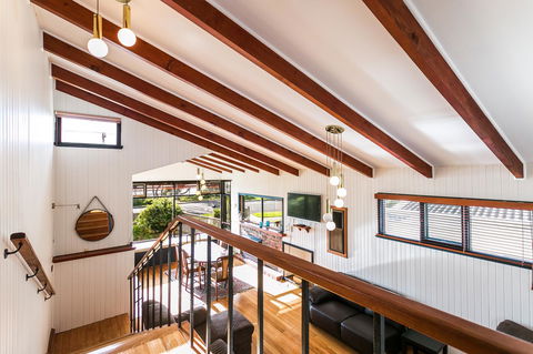 Beach Front Beauty - Ocean Front Views - Southport Accommodation 5