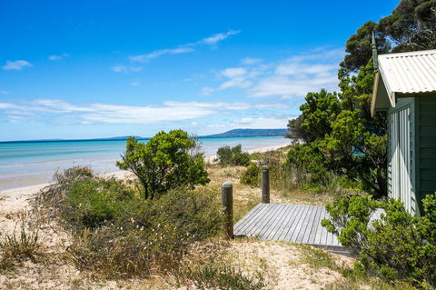 Beach Front Beauty - Ocean Front Views - Southport Accommodation 14
