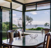 Beach Front Beauty - Ocean front views - Southport Accommodation