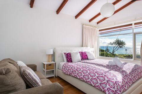Beach Front Beauty - Ocean Front Views - Southport Accommodation 7