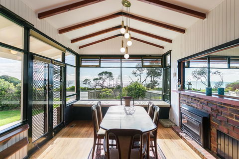 Beach Front Beauty - Ocean Front Views - Southport Accommodation 1