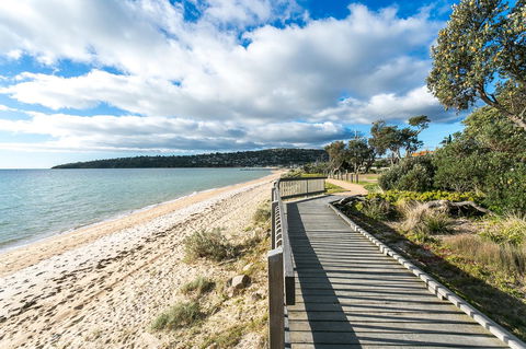 Beach Front Beauty - Ocean Front Views - Southport Accommodation 2