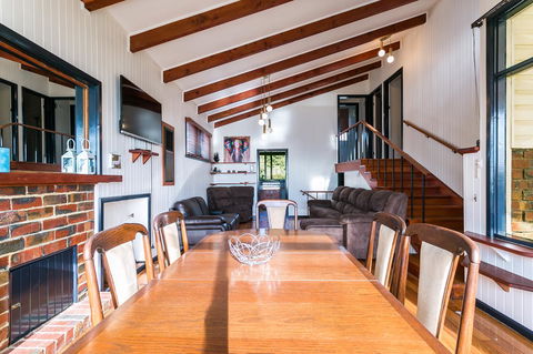 Beach Front Beauty - Ocean Front Views - Southport Accommodation 4