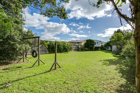 Beach Front Beauty - Ocean Front Views - Southport Accommodation 16