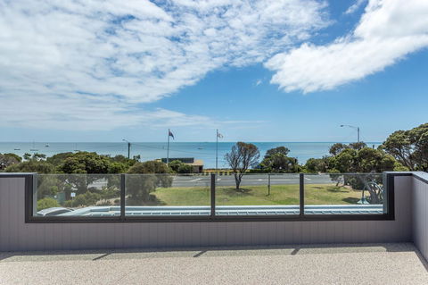 Blairgowrie Apartment 1 - On The Beach - Southport Accommodation 17