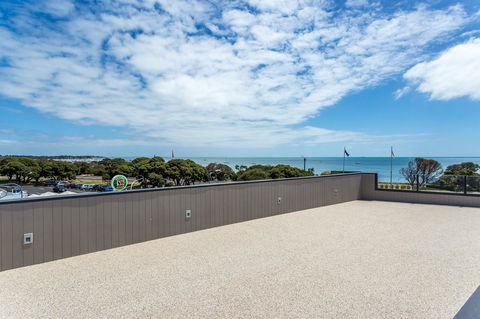 Blairgowrie Apartment 1 - On The Beach - Southport Accommodation 8