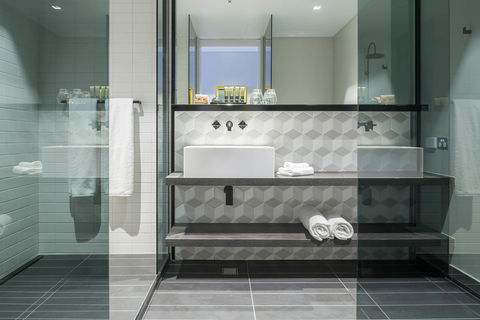 Peppers Docklands - Southport Accommodation 6