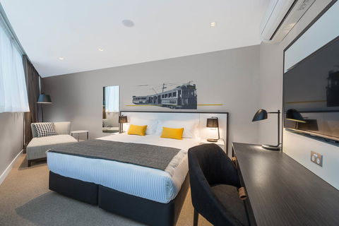 Peppers Docklands - Southport Accommodation 5