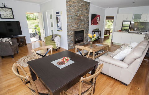 Abbys Cottages Bright - Southport Accommodation 6