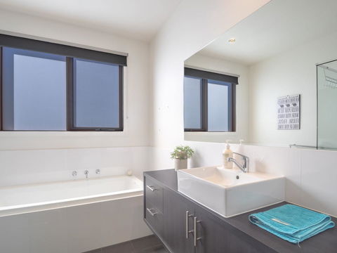 Blairgowrie Moonah Beach House: Walk To Beach - Southport Accommodation 15