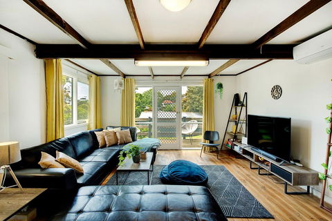 Jettycove Beach House - Southport Accommodation 0