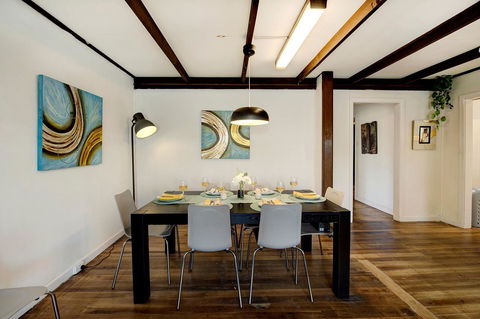 Jettycove Beach House - Southport Accommodation 4