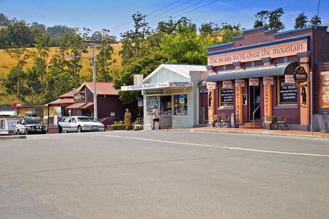 The Bears Went Over The Mountain - Southport Accommodation 2