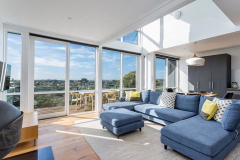 The Blairgowrie Glasshouse: 360 Views - Southport Accommodation 0