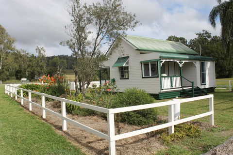 The Dollhouse Cottage - Southport Accommodation 1
