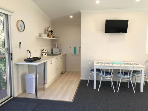 The Lake Guesthouse - Southport Accommodation 1