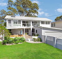 THE LAKE HOUSE - WiTH SWIMMING POOL - Southport Accommodation