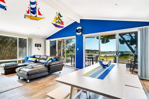 The Lakehouse - Southport Accommodation 0