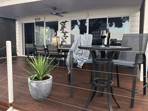 The Lakehouse - Southport Accommodation 2